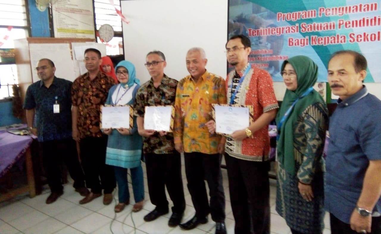 Uus Rustandi, S.Pd.,M.Pd, Raih Prestasi Terbaik I