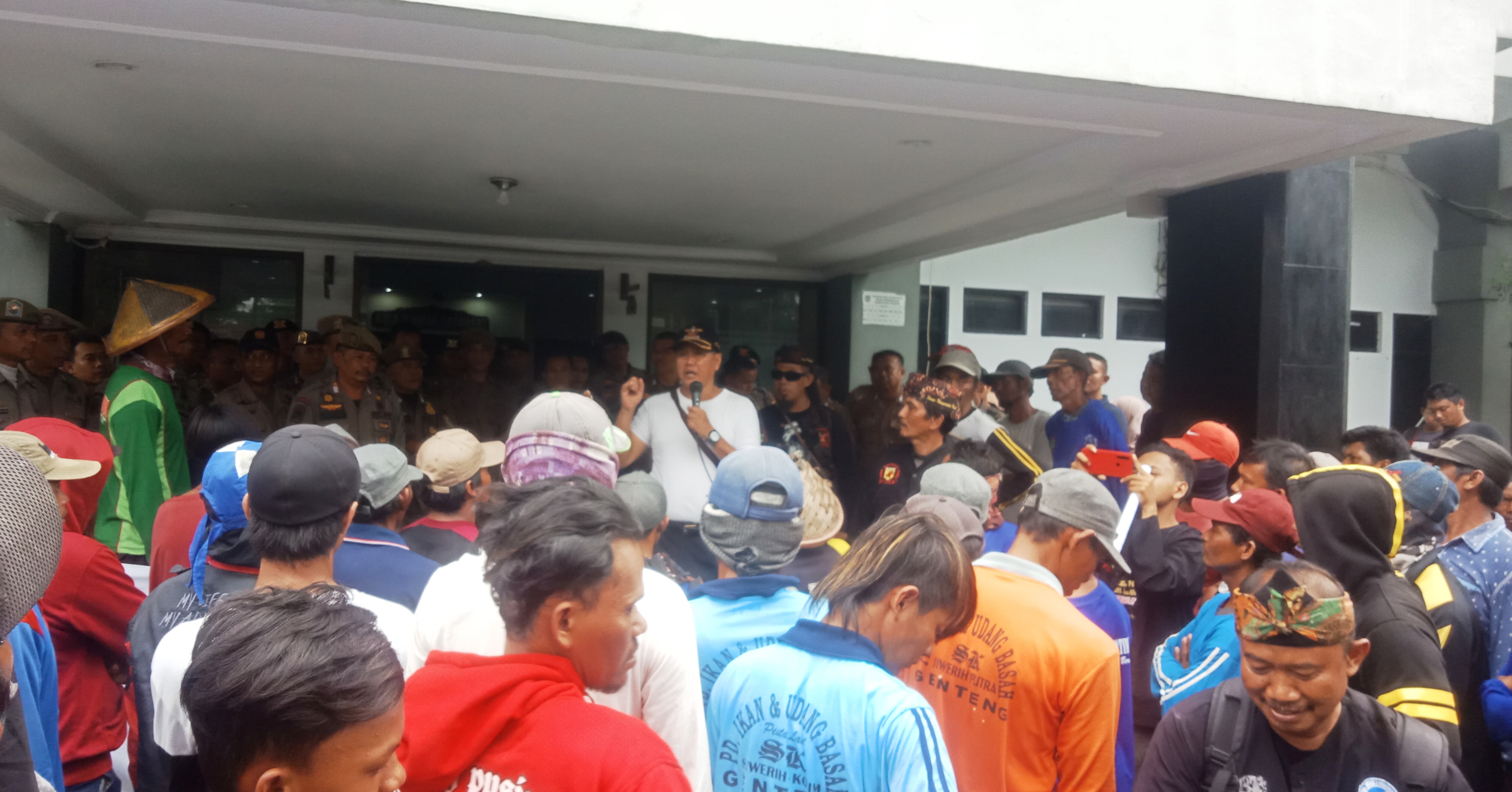 LSM dan Nelayan Patimban Gerudug Mapolres dan Pemda Subang