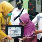 Bupati-Pwkt-Berikan-Beras-Welas-Asih