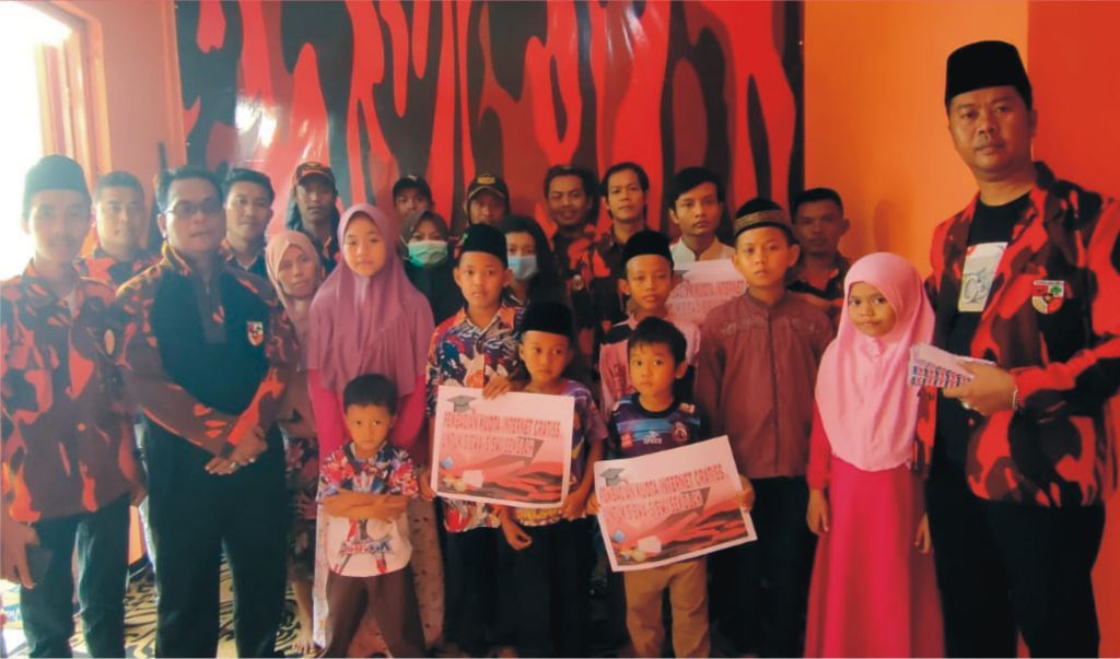 PAC PP Santuni Anak Yatim Piatu dan Bagikan Kuota Internet