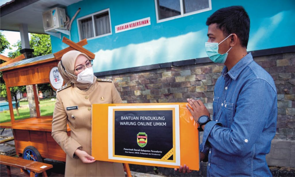 Dorong Pemulihan Ekonomi, Puluhan Gerobak Angkringan Dibagikan
