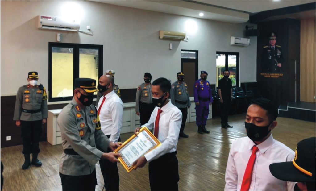 7 anggota Polres Purwakarta Mendapat Penghargaan