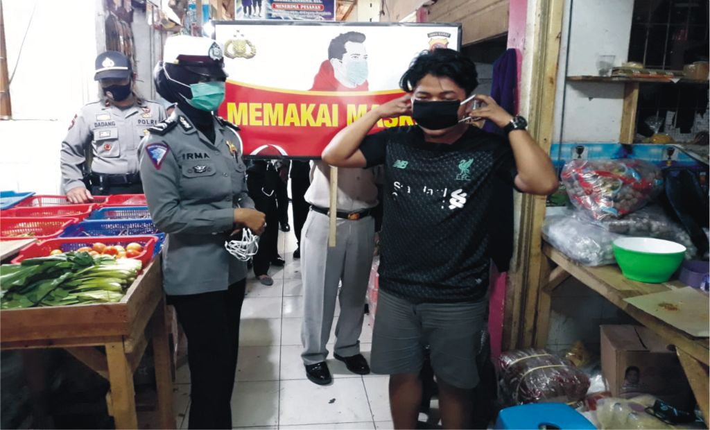 Polsek Kota Sosialisasi Prokes ke Pasar Tradisional