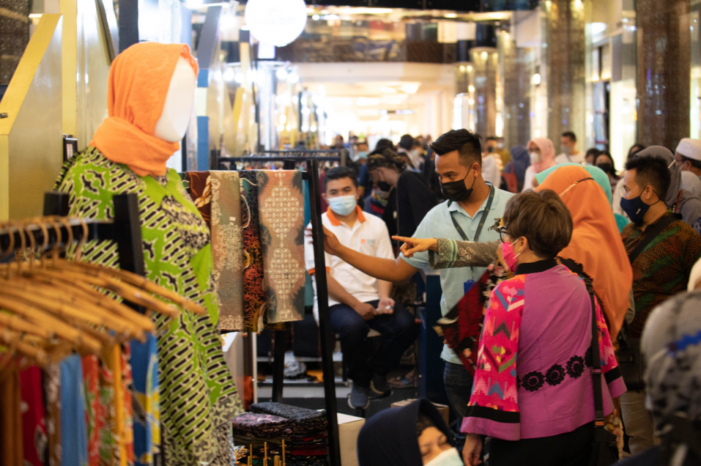 Masyarakat Ramai Membeli Produk UMKM Jabar