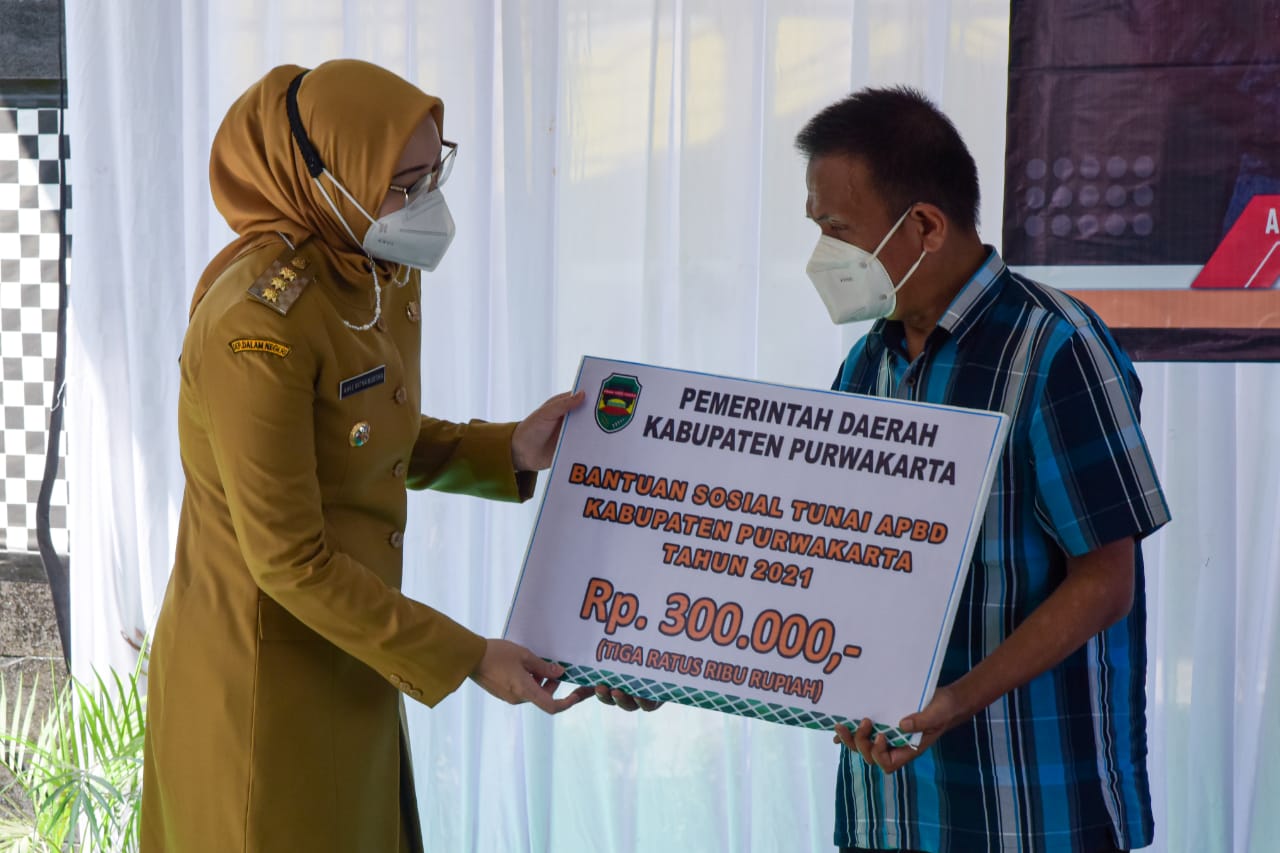 Pemkab Purwakarta Salurkan BST untuk 1500 KPM