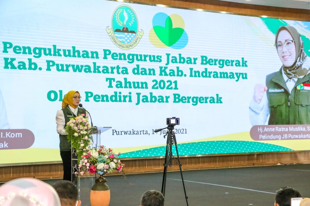 Atalia Kukuhkan Pengurus Jabar Bergerak