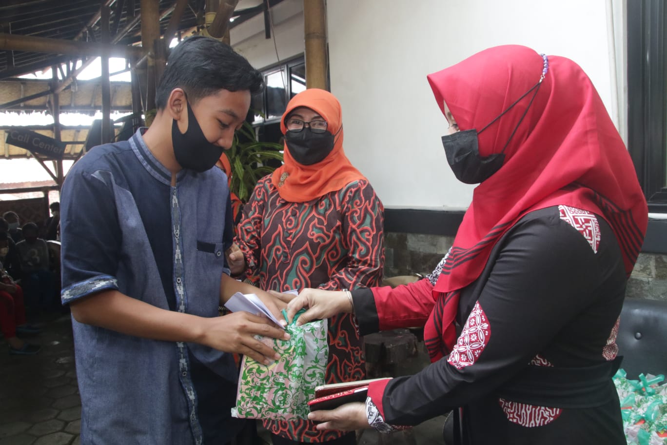 Diskominfo Purwakarta Santuni Puluhan Anak Yatim