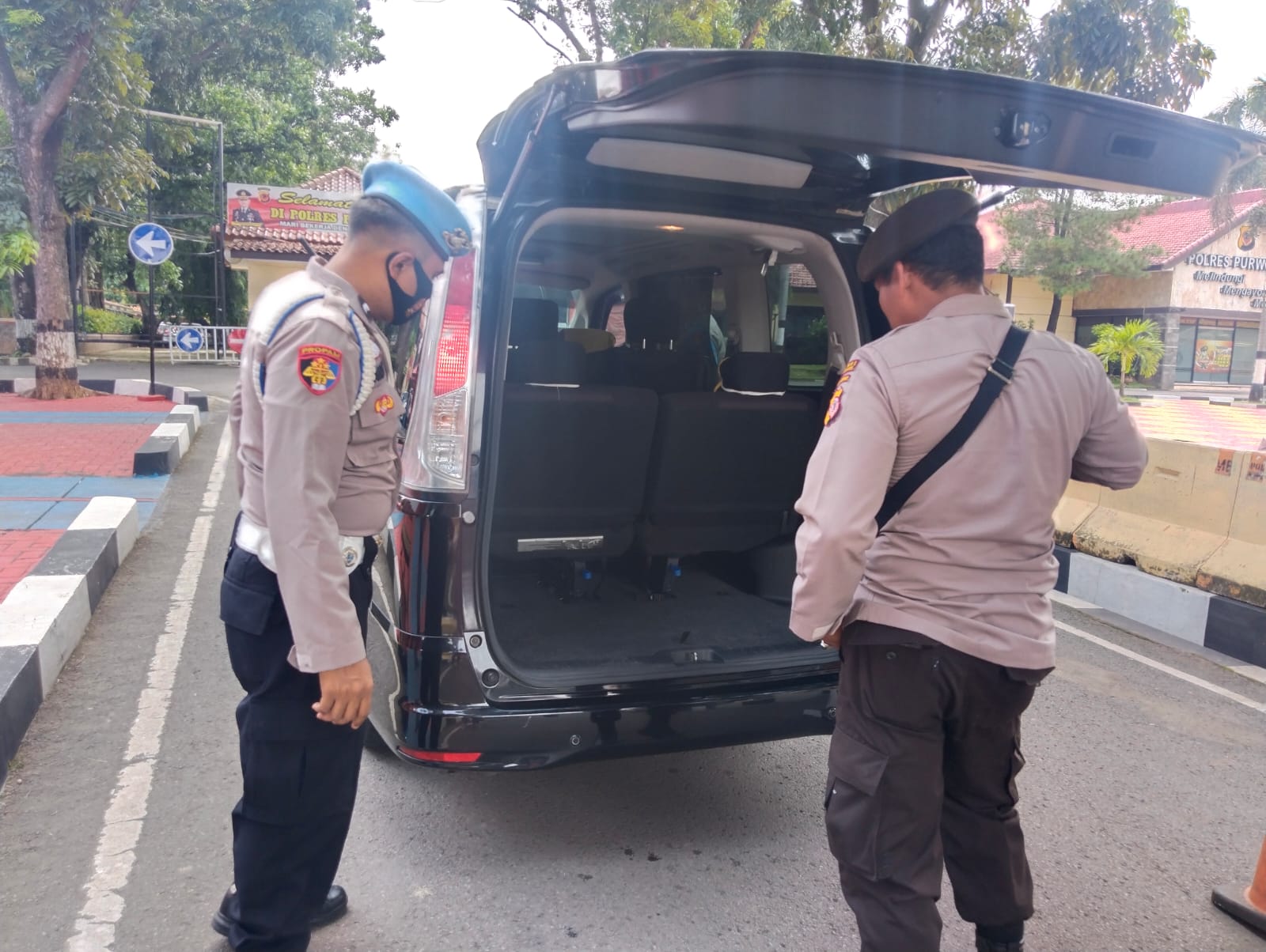 Pasca Aksi Ledakan Yang Diduga Bom Bunuh Diri di Mapolsek Astanaanyar, Markas Polres  Purwakarta Tingkatkan Kewaspadaan