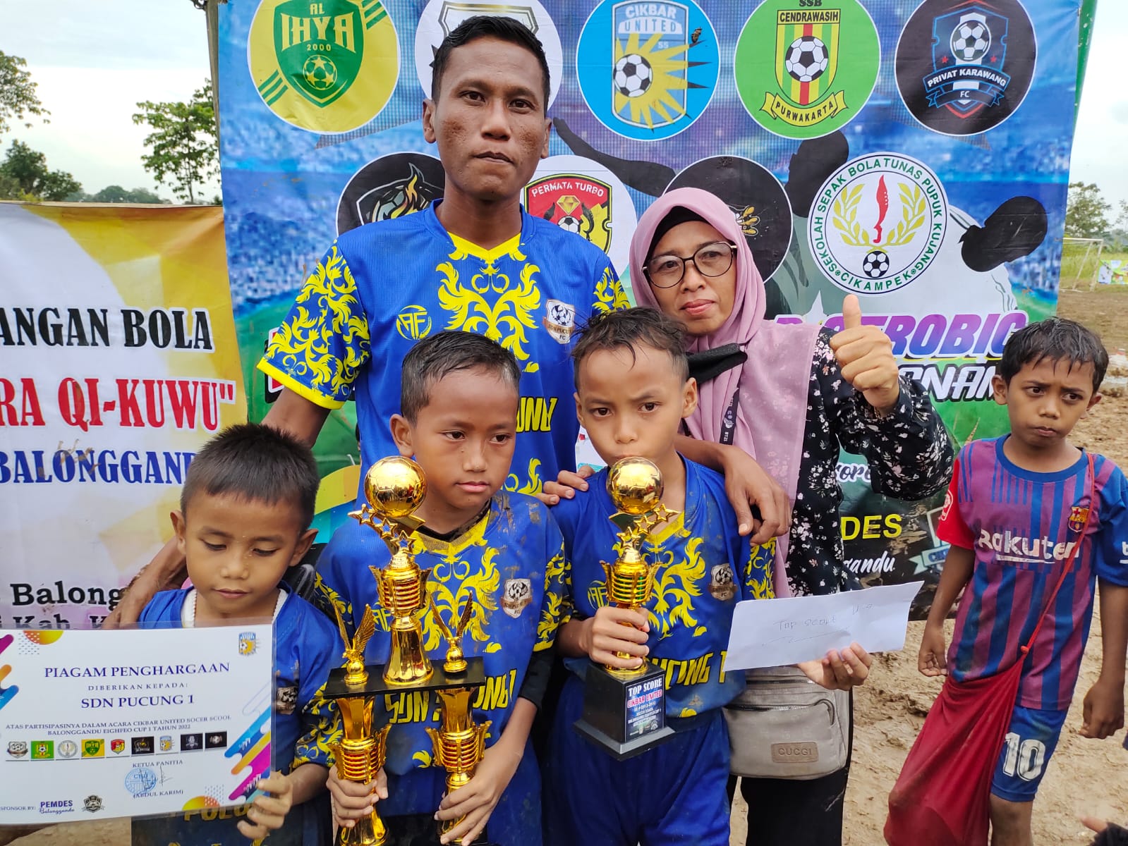 Kepala Desa Balonggandu Resmikan QI-KUWU, Stadion Cikampek Baru