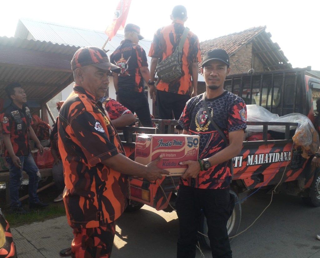 MPC Pemuda Pancasila Kabupaten Bekasi, Salurkan Bantuan Kepada Warga Korban Banjir Muaragembong