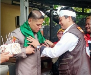 KETUM “GMPB” KANG ANDI DAN JAJARANNYA UCAPKAN SELAMAT ULANG TAHUN KEPADA KAPOLRES PURWAKARTA