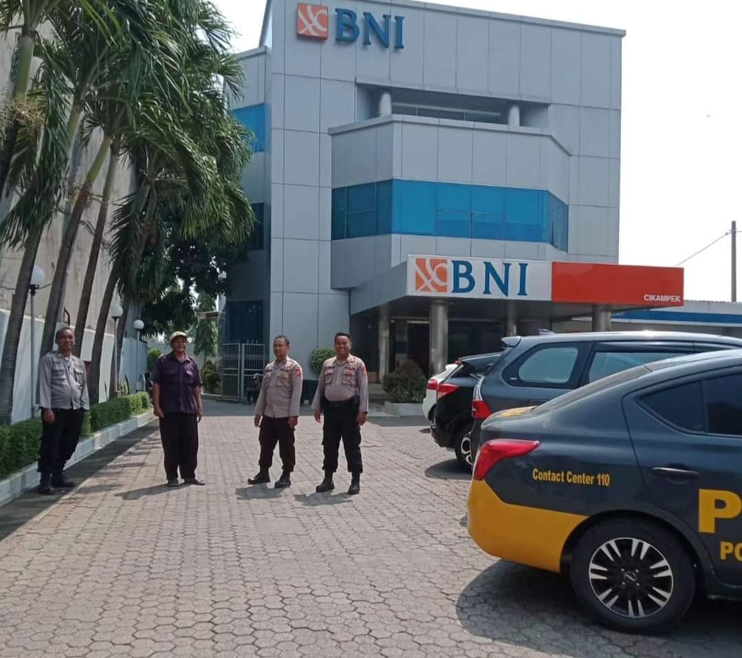 Prekat Polsek Cikampek Pantau Obvit Perbankan BNI Cabang Cikampek