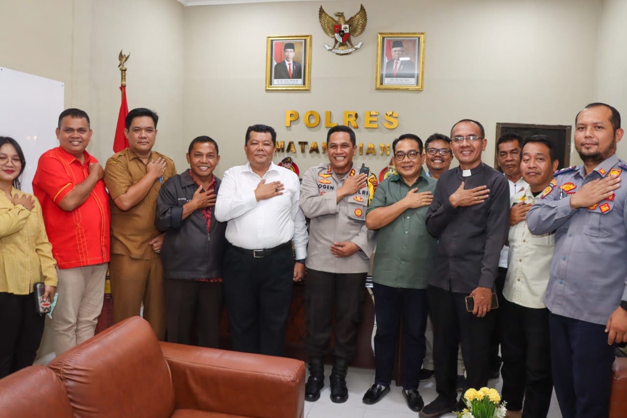 KAPOLRES SIANTAR TERIMA AUDIENSI DARI PANITIA NATAL OIKUMENE KOTA PEMATANG SIANTAR TAHUN 2023