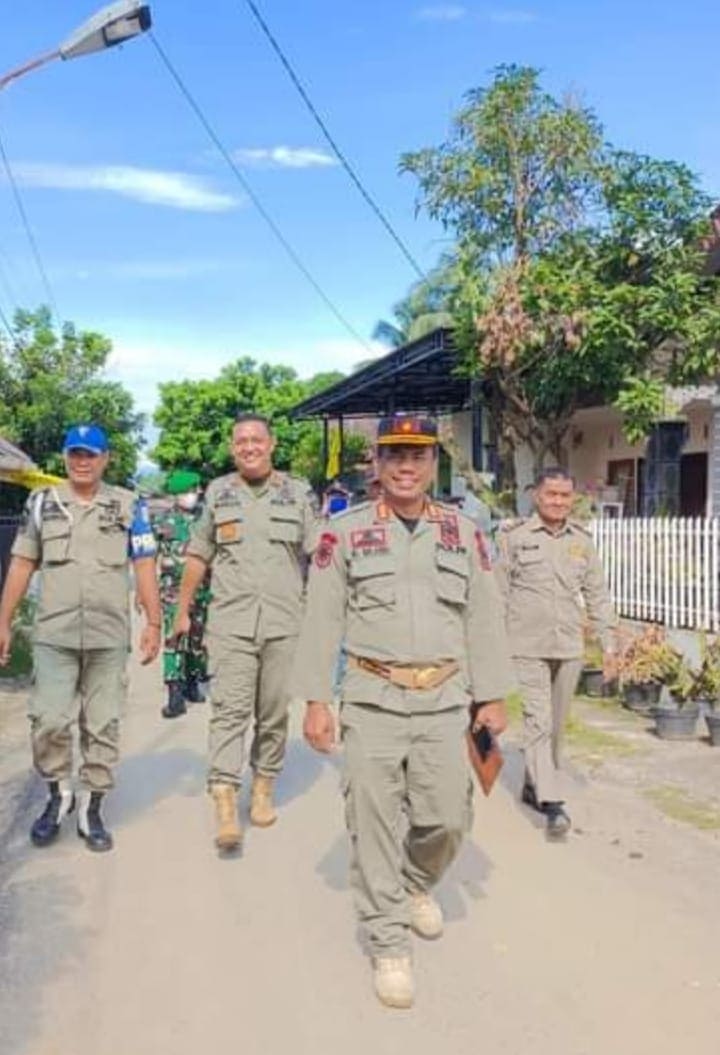 Satpol PP Kota Siantar Robohkan Tembok Bangunan, Yang Melanggar Ketentuan Peraturan Daerah