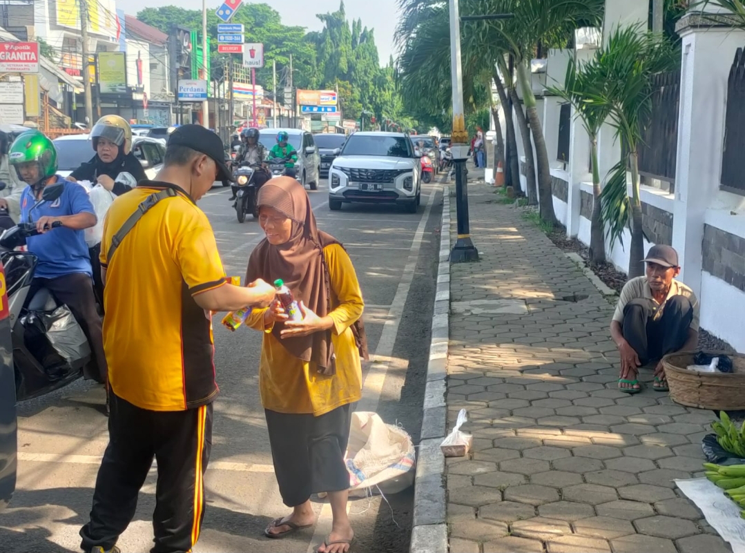 Berbagi Kebaikan, Polres Purwakarta Gelar Baksos Jumat Berkah