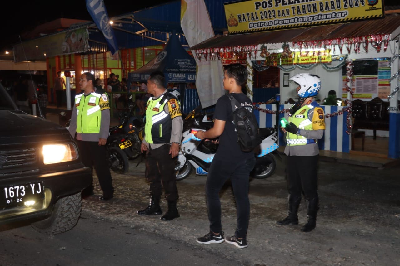 Polres Siantar Berlakukan One Way Di Sepanjang Jalan Gereja Sampai Jalan Parapat Guna Antisipasi Kemacetan
