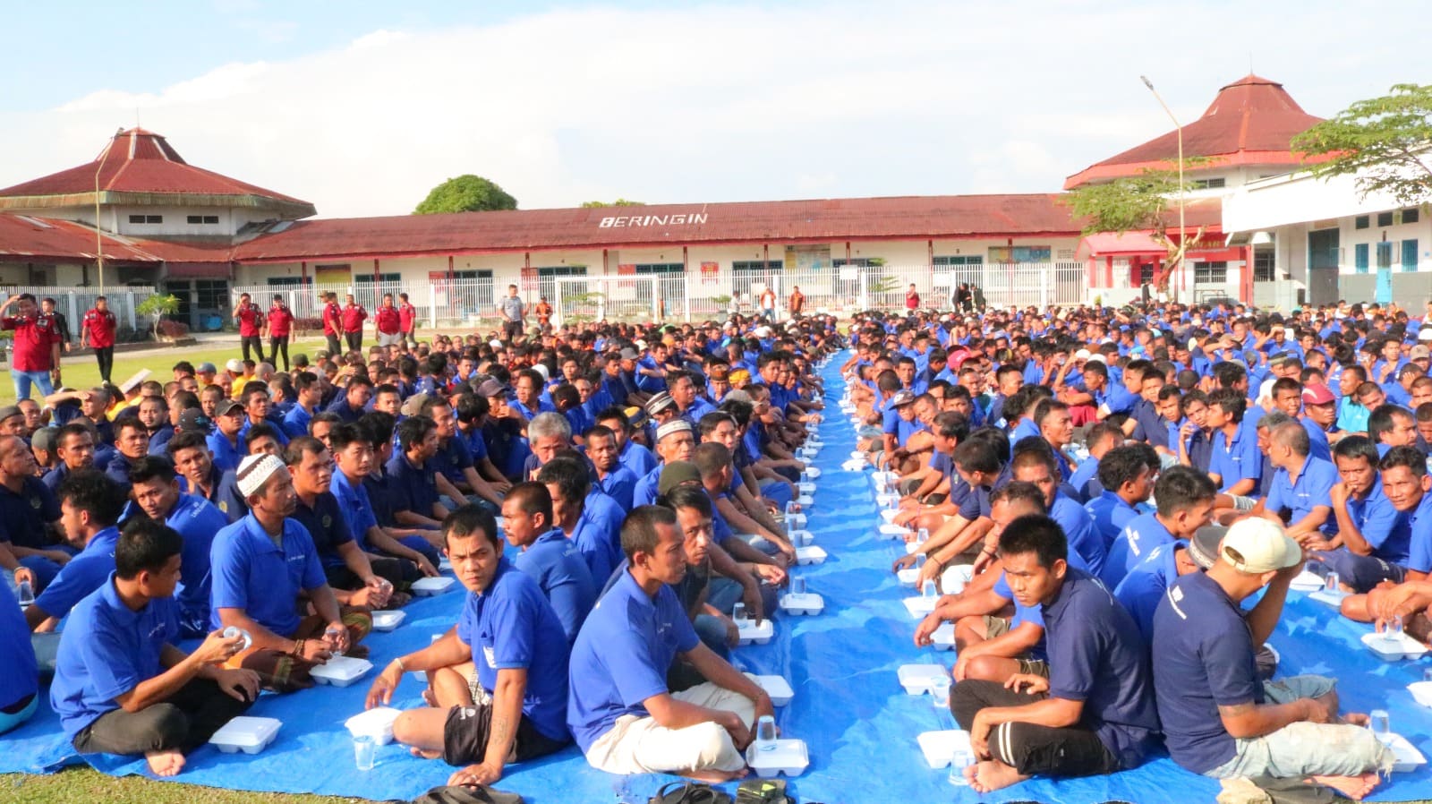 Tahun Baru Semangat Baru, Seluruh Pegawai dan WBP Lapas Kelas IIA Pematangsiantar Adakan Syukuran Makan Bersama.