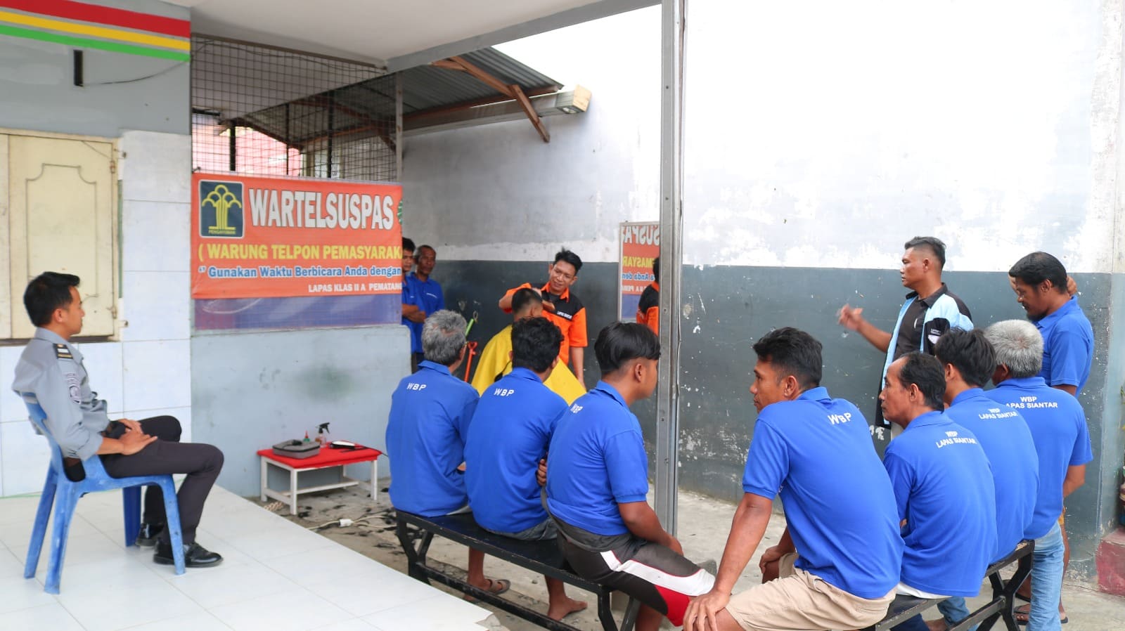 Bina Kesehehatan dan Kerapian, Lapas Kelas IIA Pematangsiantar Adakan Pangkas Ramadan Untuk Warga Binaan.
