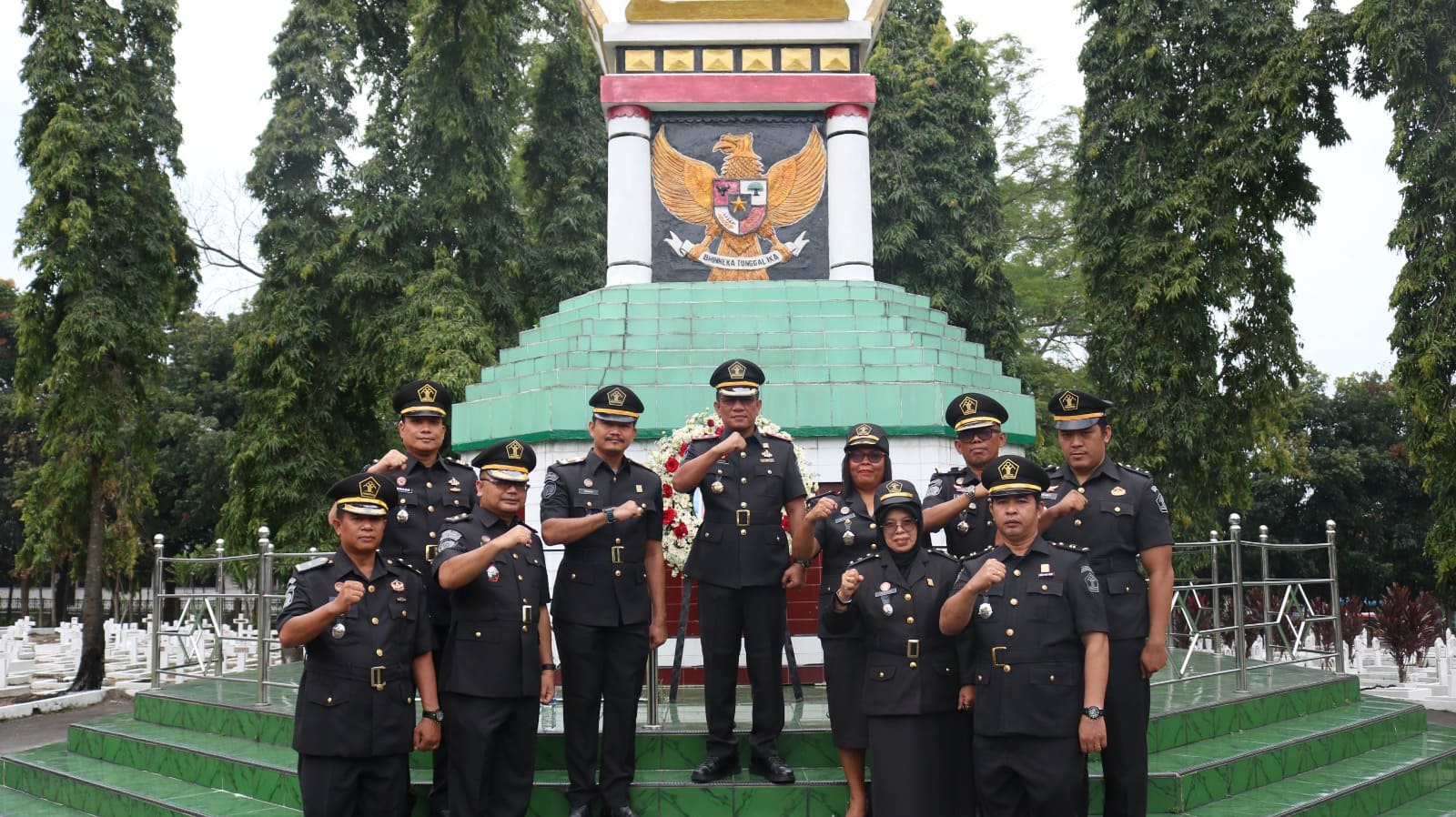 Peringati hari Pengayoman Ke-79, Lapas Kelas IIA Pematangsiantar Laksanakan Ziarah dan Tabur Bunga Makam Pahlawan.