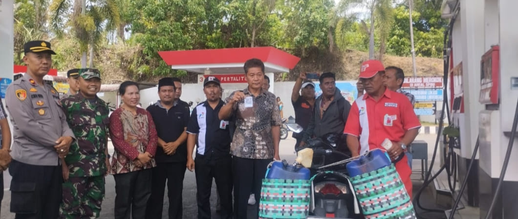 Kapolsek Tanah Jawa di Acara Mediasi Masyarakat Pengguna BBM Subsidi Berizin