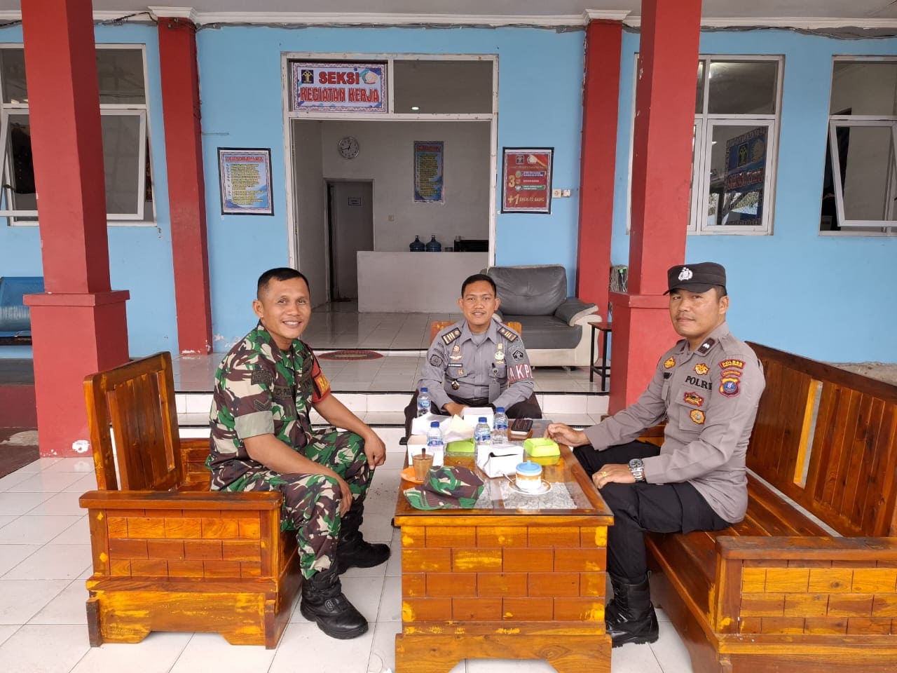 BANGUN SINERGITAS DENGAN APH, LAPAS NARKOTIKA LAKSANAKAN KOORDINASI DENGAN POLSEK RAYA DAN KORAMIL 14/RAYA DALAM PENGAMANAN KEGIATAN MEMPERINGATI MAULID NABI MUHAMMAD SAW 1146H.