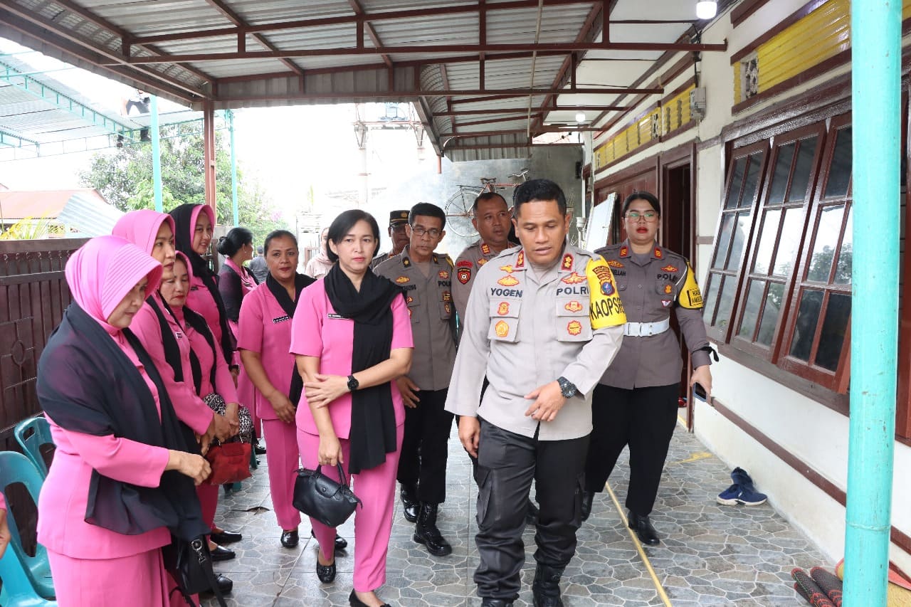 Kapolres Pematangsiantar Melayat Jenazah Personil Alm. AIPTU Jhon Edy Sipayung di Rumah Duka