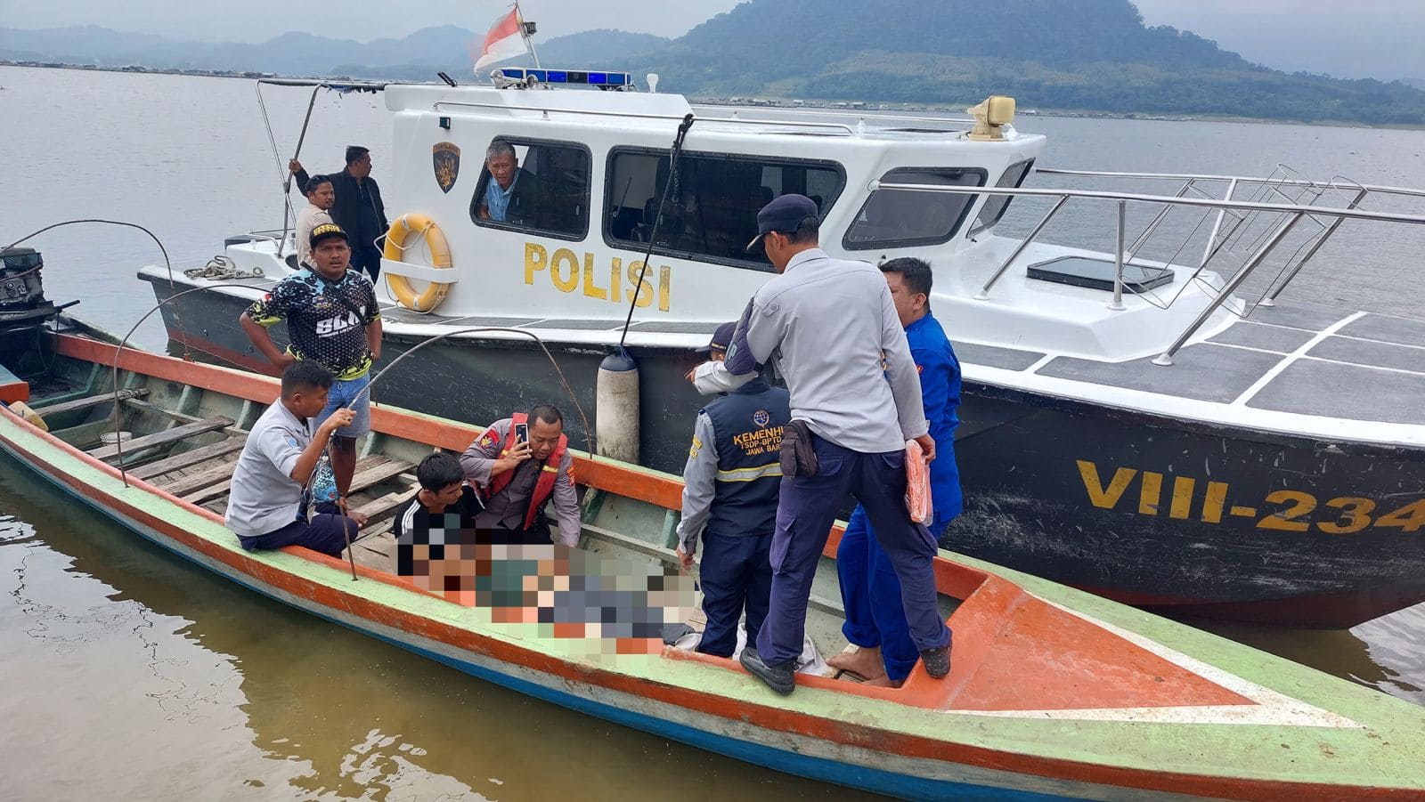 Sat Polairud Polres Purwakarta Evakuasi Orang Meninggal Dunia Di Rakit Pemancingan