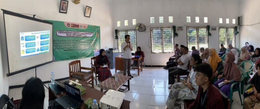 Penyuluhan Terkait Manfaat Keikutsertaan Dalam Jaminan Kesehatan Nasional dan Mobile Customer Service Kepada Masyarakat Desa Ciptasari Kabupaten Karawang