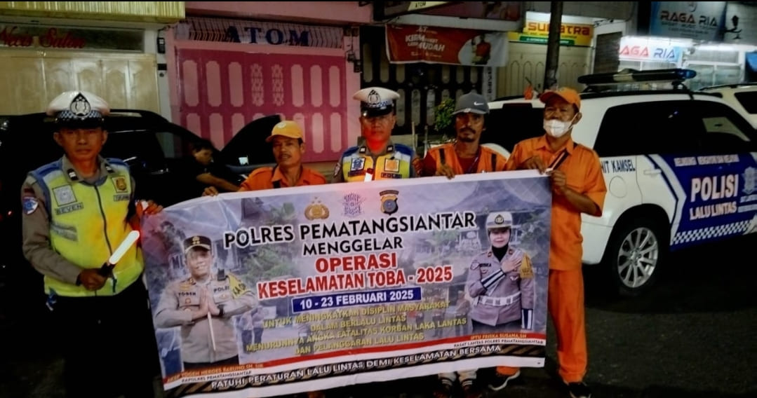 Ops Keselamatan Toba 2025, Sat Lantas Polres Pematangsiantar Sosialisasi dan Bagikan Brosur kepada Masyarakat