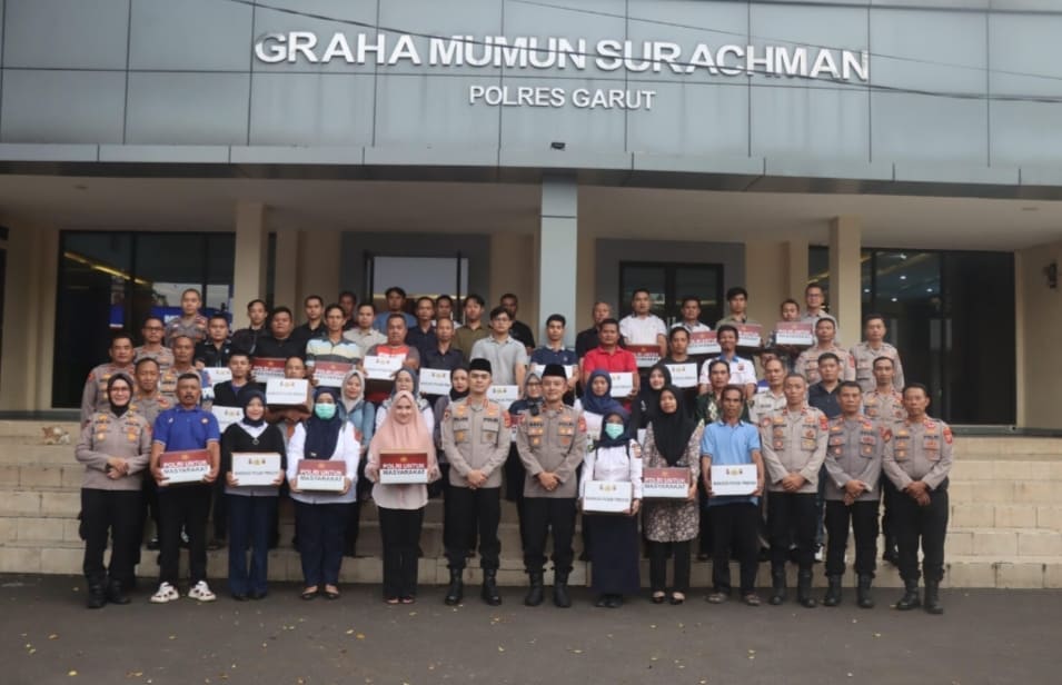 Gelar Bakti Sosial Pada Bulan Ramadhan 1446 H, Polres Garut Bagikan 100 paket Sembako