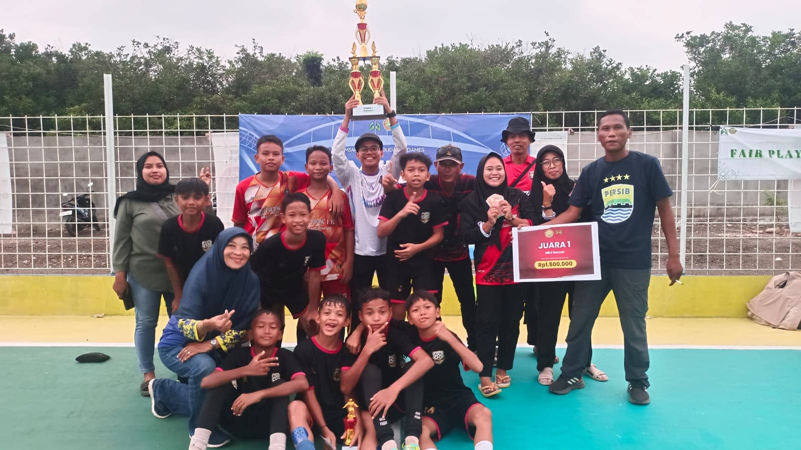Amsar Islamic Solidarity Games Selengarakan Turnamen Mini Socer, SDN 1 Pucung Menoreh Juara 1.