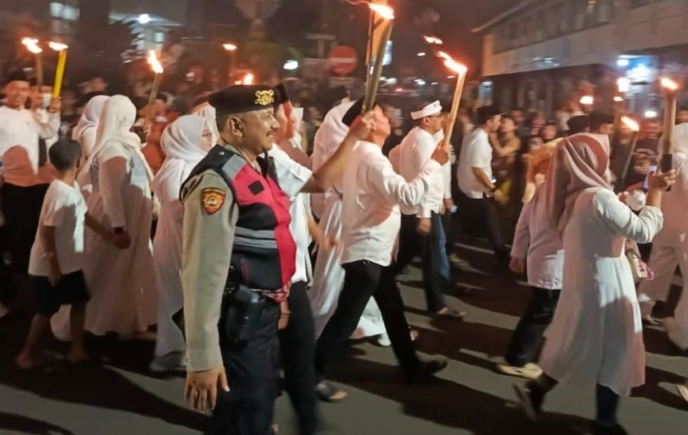 Polri Untuk Masyarakat, Polres Purwakarta Lakukan Pengamanan Pawai Obor 1 Muharam