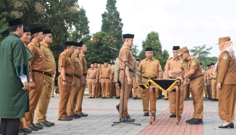 “Tujuh Pejabat di Kabupaten Kuningan, Resmi Diambil Sumpah Jabatan”