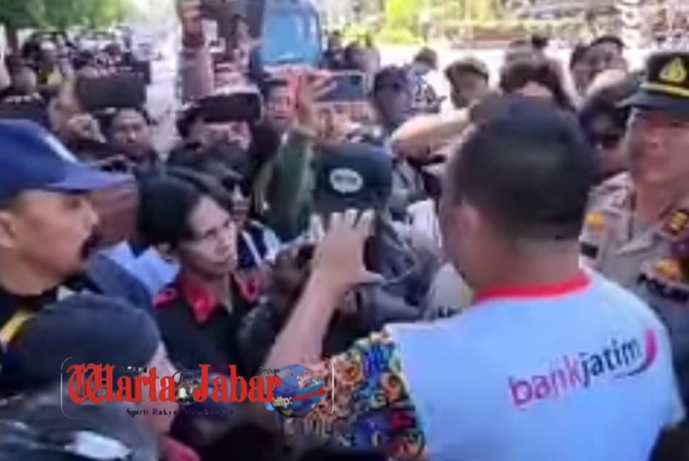 “Liput Demo Bupati Rio, Wartawan Radar Situbondo Jadi Korban Kekerasan – Ini Faktanya”