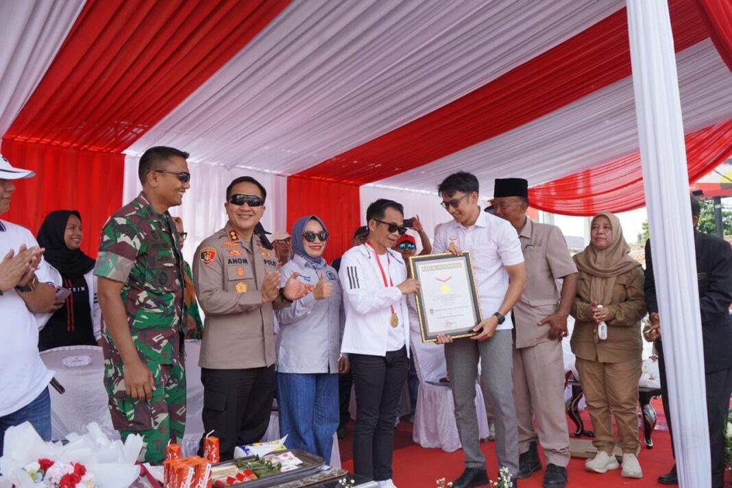 Wujud Sinergitas, Kapolres Purwakarta Hadiri Parade Drum Band Gebyar Merah Putih 2025