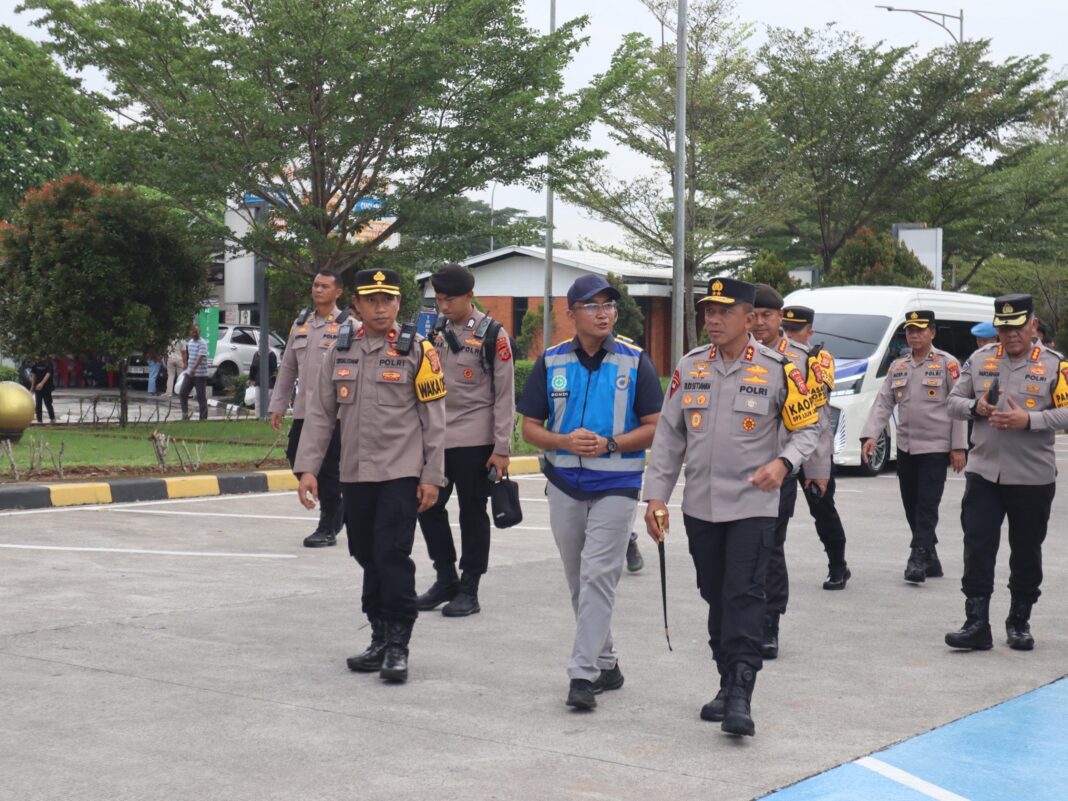 Pastikan Operasi Lilin Lodaya 2025 Berjalan Optimal, Kapolda Jabar Tinjau Pos Yan Rest Area KM 88B