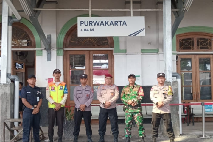 Polres Purwakarta Berikan Rasa Aman, Maksimalkan Pengamanan di Stasiun Kereta Api