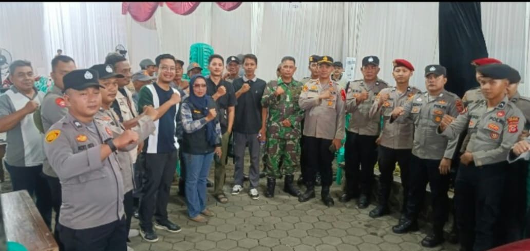 Pengamanan Pemilihan di Desa Sarimulya Dimatangkan, Polsek Kotabaru Turunkan 16 Personel
