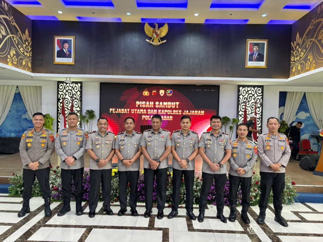 Perkuat Soliditas Jajaran, Kapolres Purwakarta Hadiri Sertijab dan Pisah Sambut Pejabat Utama Polda Jabar