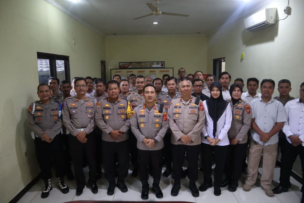 Kapolres Purwakarta Kunjungi Polsek Kota, Tekankan Profesionalisme dan Pelayanan Publik