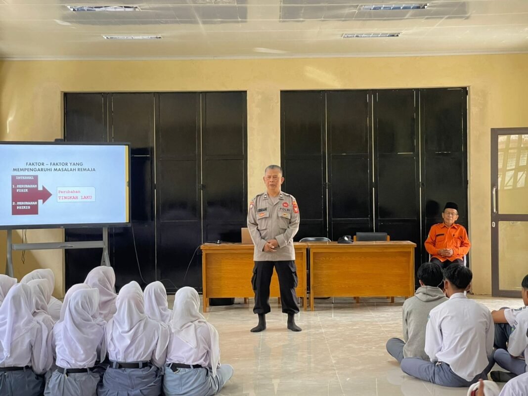 Cegah Kenakalan Remaja, Sat Binmas Polres Purwakarta Gelar Binluh di SMK Pasundan