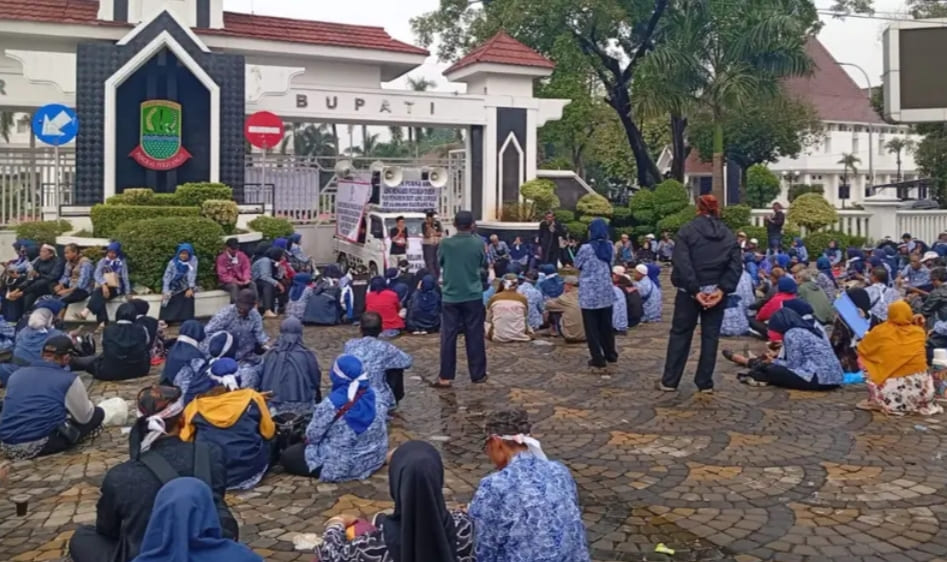 Ribuan Purnabakti ASN Kepung Kantor Korpri, Tuntut Hak Pensiun