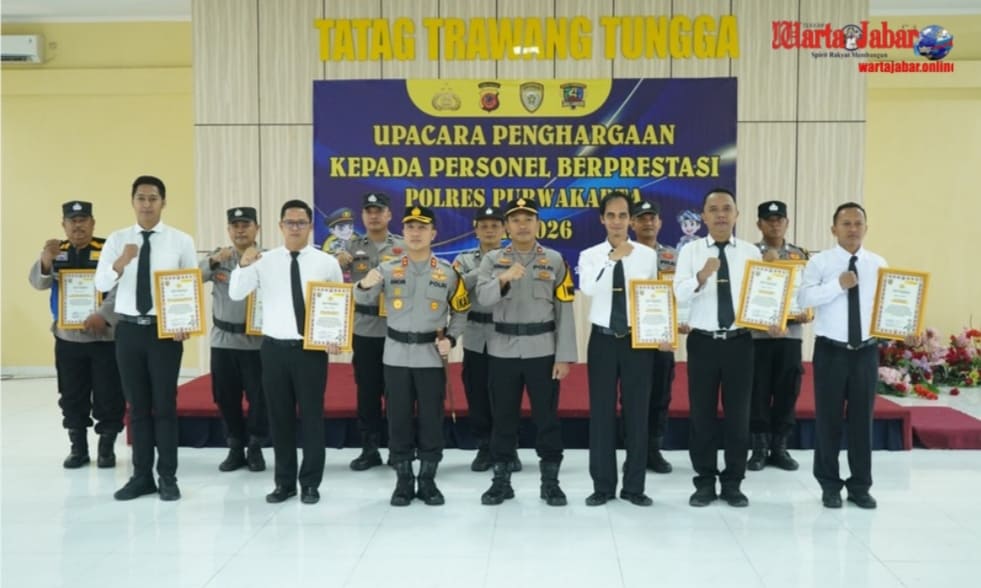12 Personel Polres Purwakarta Terima Penghargaan Kinerja Terbaik