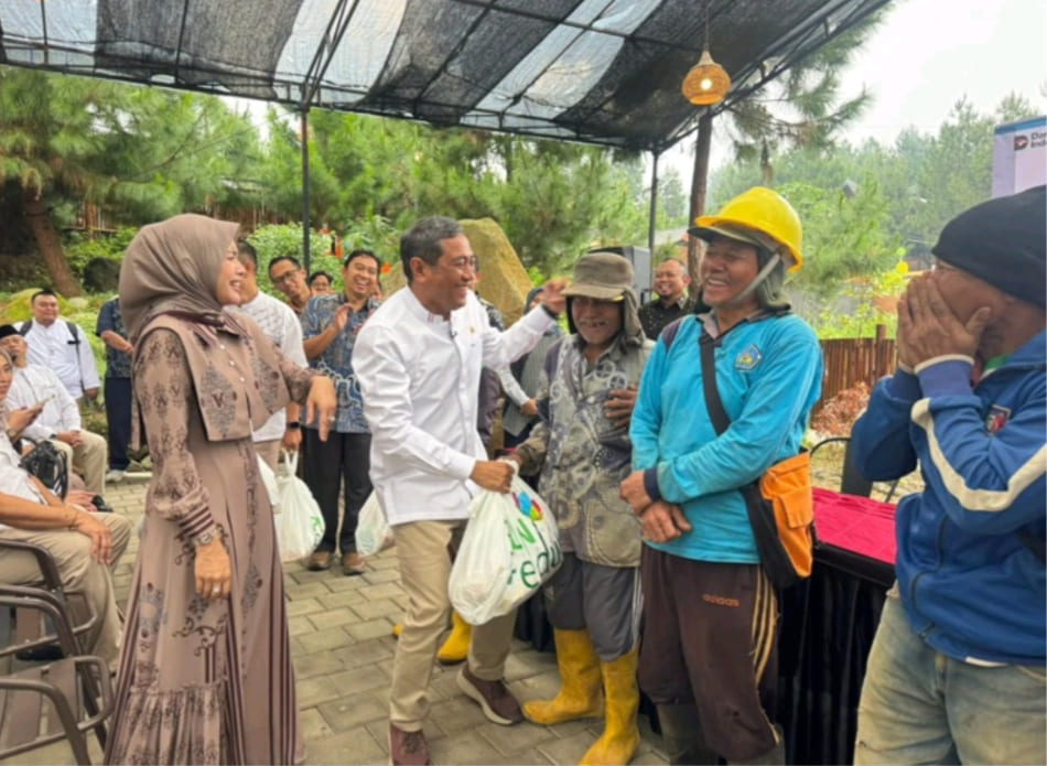 Rokhmat Ardiyan Dorong Pemerataan Energi, Warga Cisantana Nikmati Sambungan Listrik Gratis