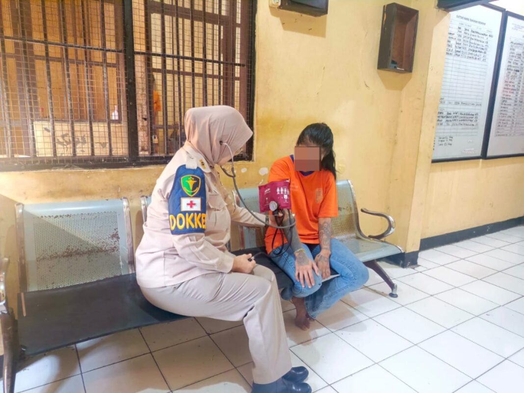 Humanis dan Profesional, Polres Purwakarta Rutin Cek Kesehatan Tahanan Demi Jamin Hak Asasi