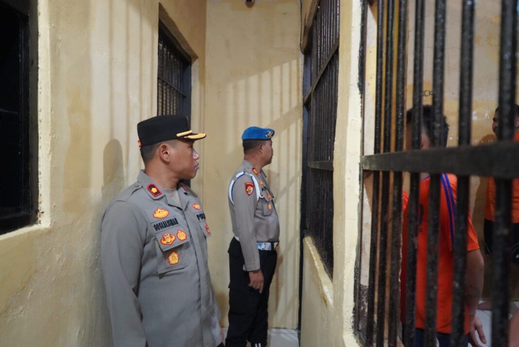 Wakapolres Purwakarta Cek Langsung Ruang Tahanan, Pastikan Aman dan Layak
