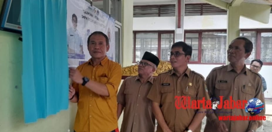 Disdikbud Karawang Luncurkan Absensi QR Code di SMPN 1 Telukjambe Timur, Dorong Disiplin dan Monitoring Siswa