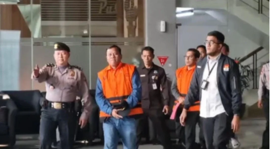 KPK Tetapkan Bupati Kuansing Suhardiman Amby Tersangka Dugaan Jual Beli Jabatan, Sekda dan Pihak Swasta Ikut Ditahan