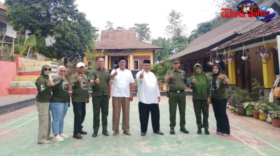 PPPAD Bagikan Seragam Pramuka bagi Anak Yatim dan Kurang Mampu di SDN 9 Ciseureuh