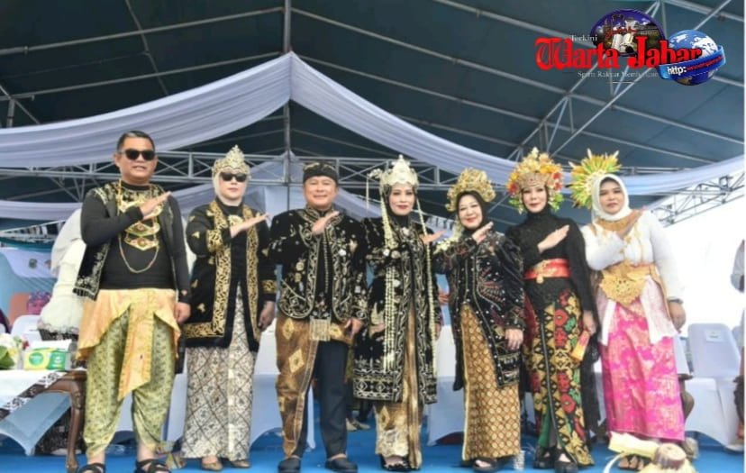 Ribuan Warga Padati Helaran Budaya Hari Jadi ke-528 Kuningan